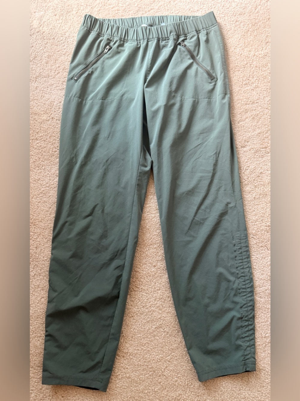 Athleta Ruched Leg Sage Green Cropped pant - Size 8